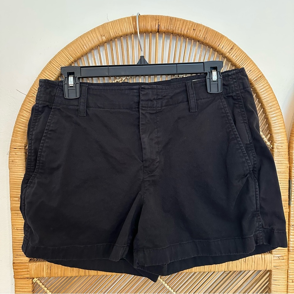 Gap 4" Downtown Khaki Shorts